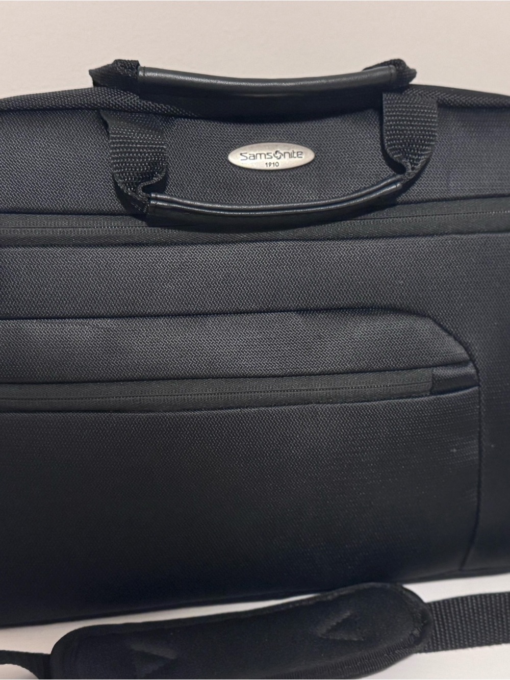 Samsonite Black Men's Laptop Messenger Briefcase Laptop Carrying Bag